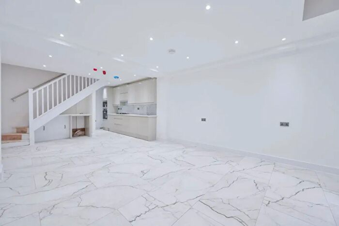 1 Bedroom Flat To Rent In Old Kent Road, London, SE1