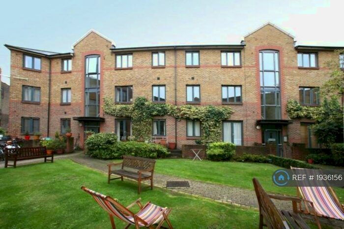 3 Bedroom Flat To Rent In Kempton Court, London, E1