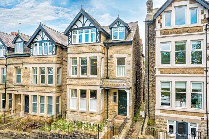 5 Bedroom End Of Terrace House For Sale In Harlow Moor Drive, Harrogate, HG2