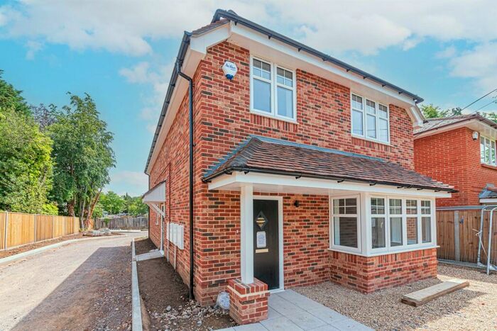 2 Bedroom Apartment To Rent In Devonshire Court, Crowthorne, RG45