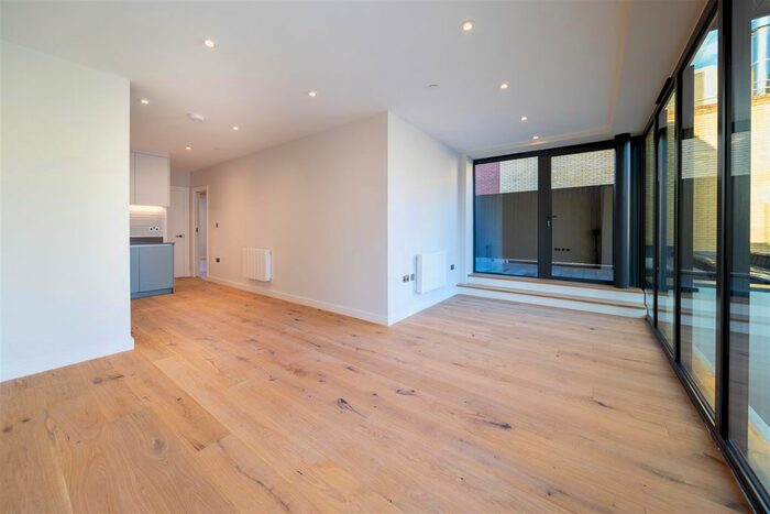 1 Bedroom Flat To Rent In George Street, Richmond, TW9