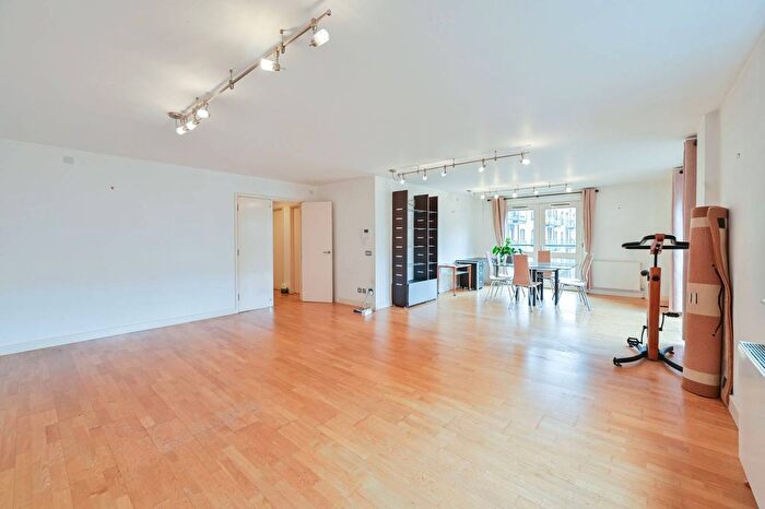 2 Bedroom Flat To Rent In Butlers Amp; Colonial Wharf, Bermondsey, London, SE1