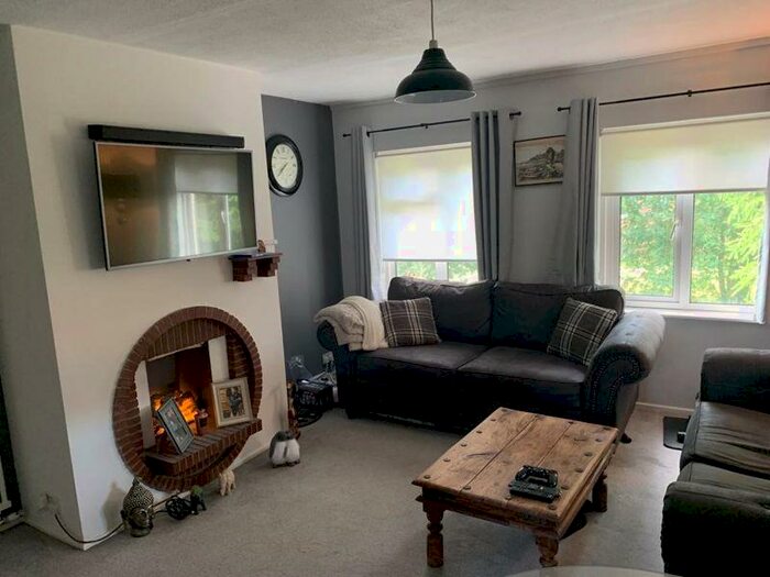 2 Bedroom Flat To Rent In Lodge Close, Crawley, RH11