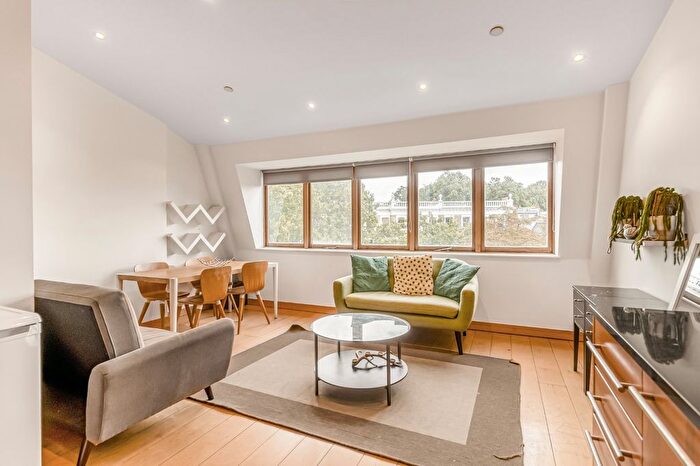 3 Bedroom Flat To Rent In Emperors Gate, London, SW7