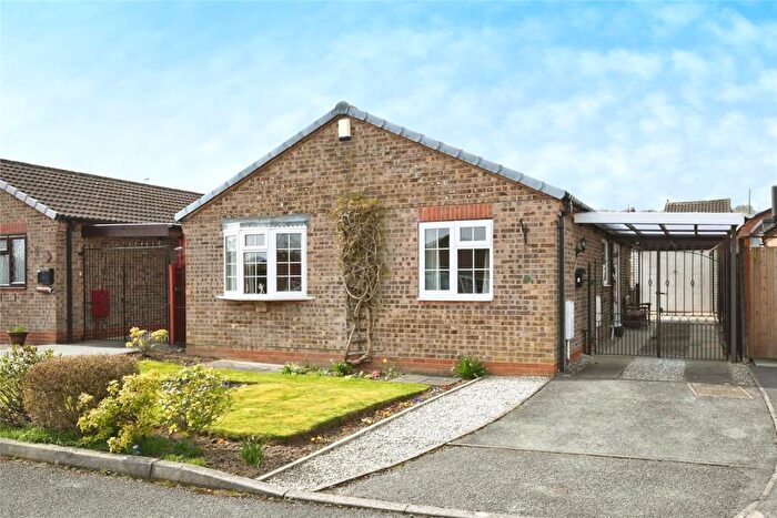 3 Bedroom Bungalow For Sale In Woodleigh Close, Chesterfield, Derbyshire, S40