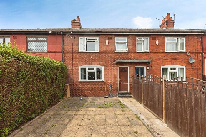 3 Bedroom Terraced House For Sale In Temple View Grove, Leeds, LS9