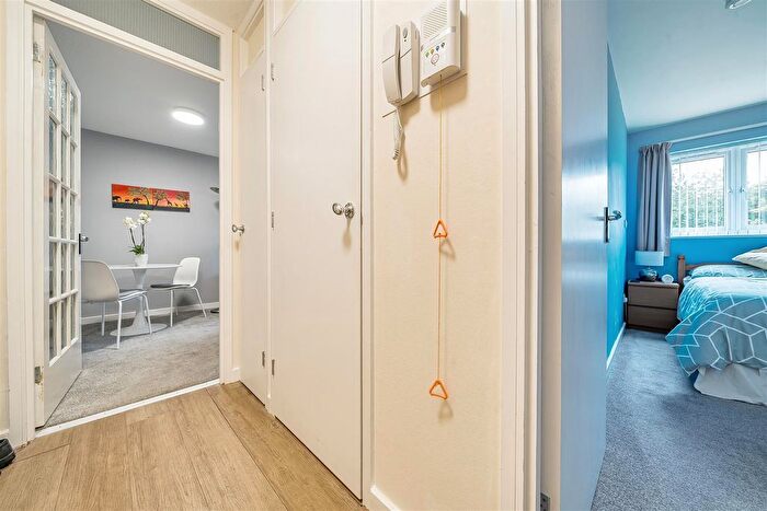 1 Bedroom Flat For Sale In Avonlea Court, Cloverdale Drive, Longwell Green, Bristol, BS30