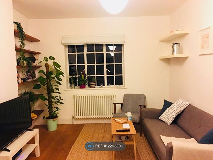 2 Bedroom Flat To Rent In Cavell Street, London, E1