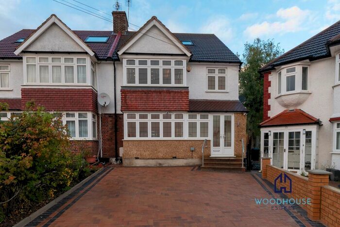 5 Bedroom Semi-Detached House To Rent In Sandringham Gardens, London, N12