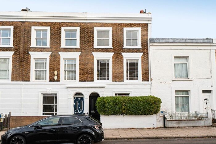 3 Bedroom Terraced House For Sale In Elm Park, London, SW2