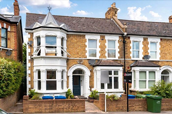 2 Bedroom Apartment For Sale In Barry Road, London, SE22