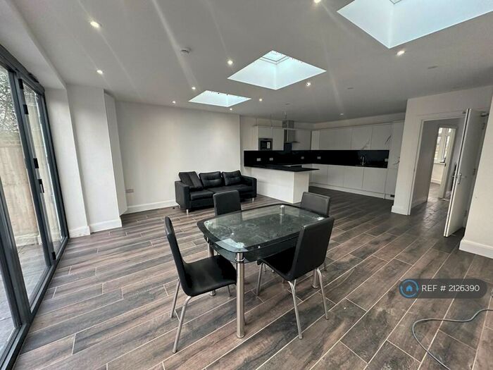 5 Bedroom Semi-Detached House To Rent In South Way, Croydon, West Wickam, Shirley, Beckenham, Crystal Pa, CR0