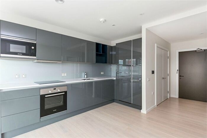 1 Bedroom Flat To Rent In Glasshouse Gardens, London, E20