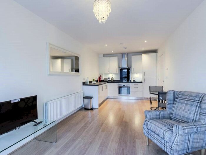 2 Bedroom Flat To Rent In Sovereign Way, Tonbridge, TN9