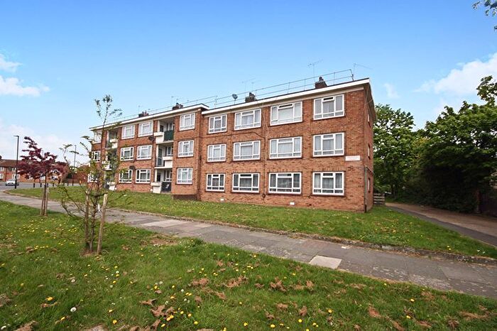3 Bedroom Flat For Sale In Whitton Avenue West, Northolt, UB5