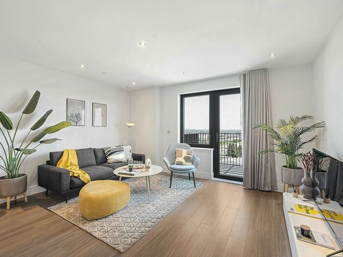 3 Bedroom Flat To Rent In Uncle Southall, Merrick Road, Southall, Middlesex, UB2