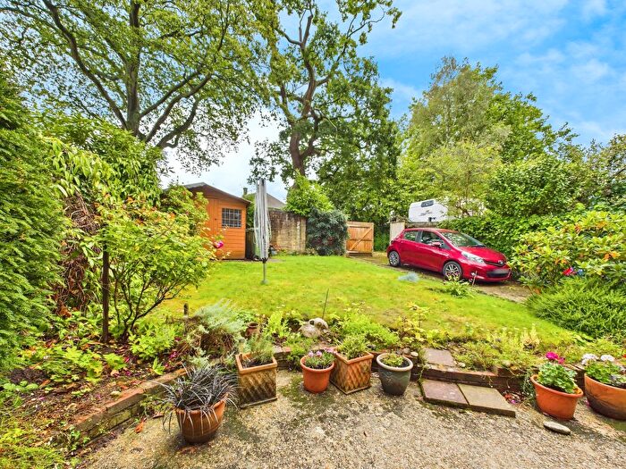 4 Bedroom Link Detached House For Sale In Stirling Way, Horsham, RH13