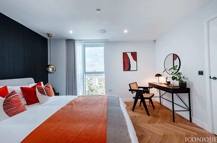 3 Bedroom Flat For Sale In Goodchild Road, London, N4