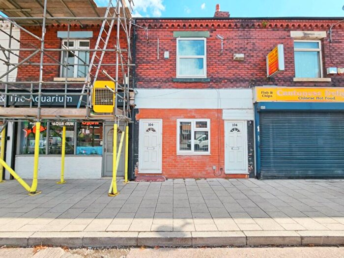 3 Bedroom Flat To Rent In Gorton Road, Stockport, Cheshire, SK5