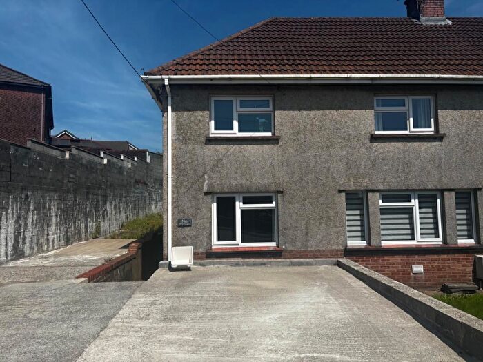 3 Bedroom Semi-detached House To Rent In Grugos Avenue, Pontyberem, SA15