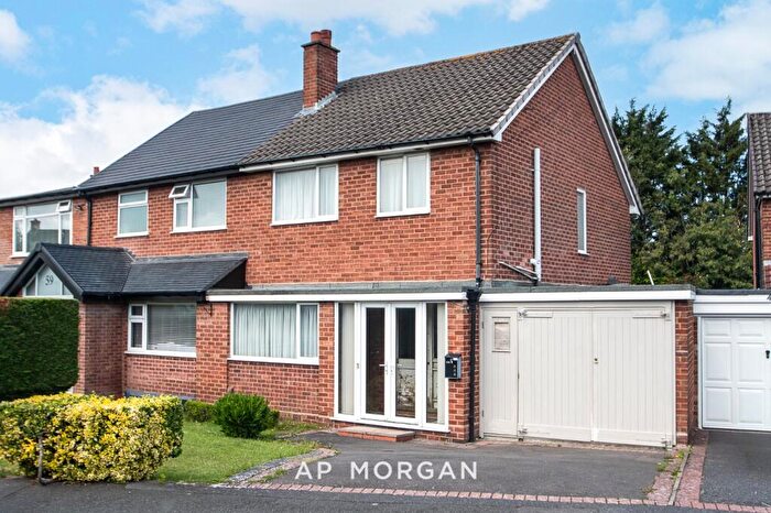 3 Bedroom Semi Detached House For Sale In Eves Croft, Birmingham, West Midlands, B32