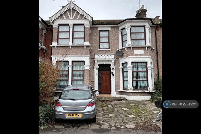 2 Bedroom Flat To Rent In Beaufort Gardens, Ilford, IG1