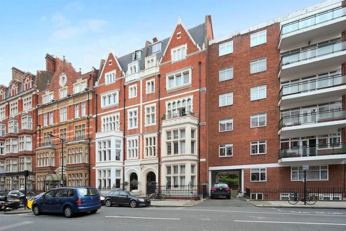 Studio To Rent In Palace Court, Notting Hill / Bayswater, W2