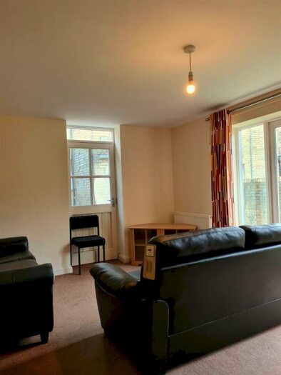 6 Bedroom House To Rent In A Willis Road, Cambridge, CB1