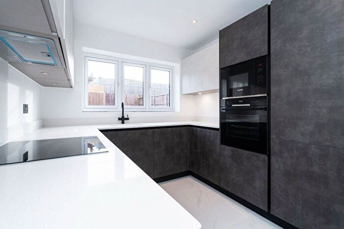 4 Bedroom Semi-detached House To Rent In Kings Langley, Hemel Hempstead, Kings Langley, WD4