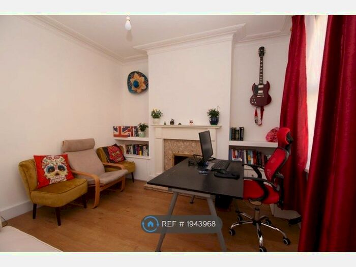 2 Bedroom Terraced House To Rent In Burder Street, Loughborough, LE11