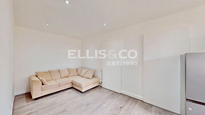 1 Bedroom Flat To Rent In Thorn Close, Northolt, UB5