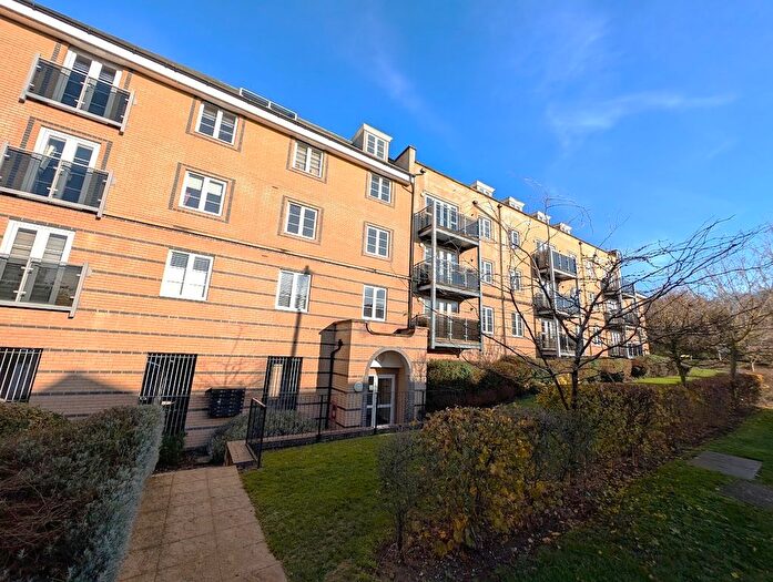 2 Bedroom Flat To Rent In Kingsmead Court, Hertford, SG13