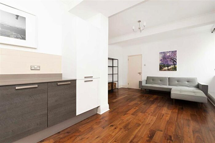 1 Bedroom Flat For Sale In Sidney Street, Sidney Street, E1