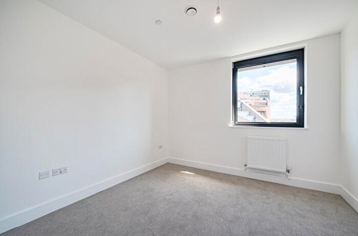 2 Bedroom Flat To Rent In Medway Street Chatham, ME4