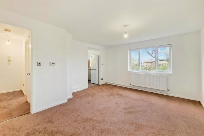 Studio To Rent In Badger Close, Feltham, TW13