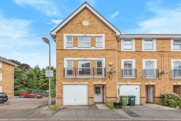 4 Bedroom Semi-Detached House To Rent In International Way, Sunbury On Thames, TW16