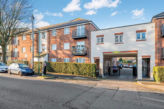 2 Bedroom Apartment For Sale In Lind Road, Sutton, SM1