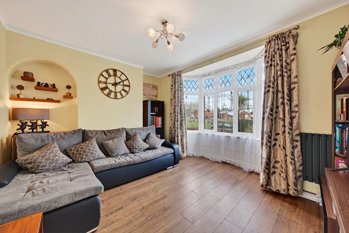 3 Bedroom Semi-detached House For Sale In Windmill Avenue, Kettering, NN15