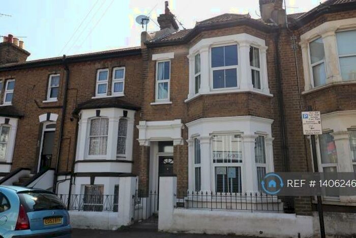 3 Bedroom End Of Terrace House To Rent In Queens Road, Southend-On-Sea, SS1
