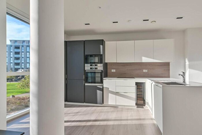 2 Bedroom Flat For Sale In Woodberry Down, Stoke Newington, London, N4