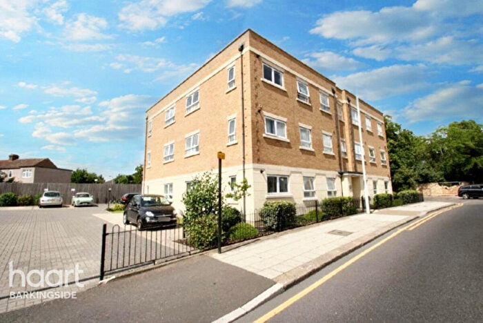 2 Bedroom Apartment For Sale In - Cranbrook Road, Gants Hill, IG2