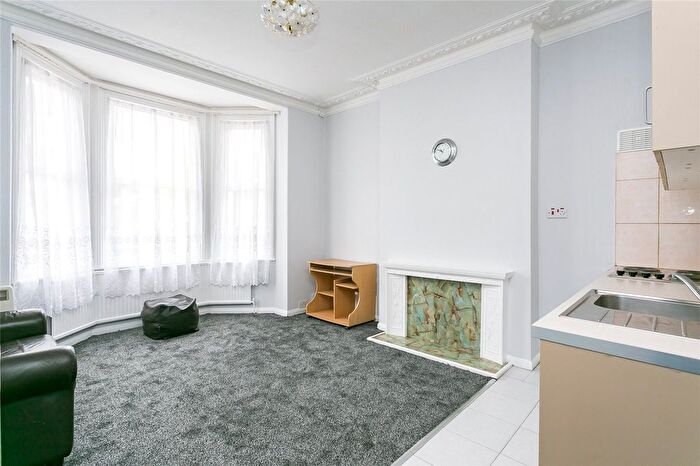 1 Bedroom Flat To Rent In Thurlby Road, Streatham, Lambeth, London, SE27