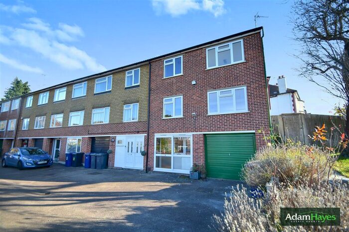 3 Bedroom End Of Terrace House To Rent In Westbury Road, Woodside Park, N12