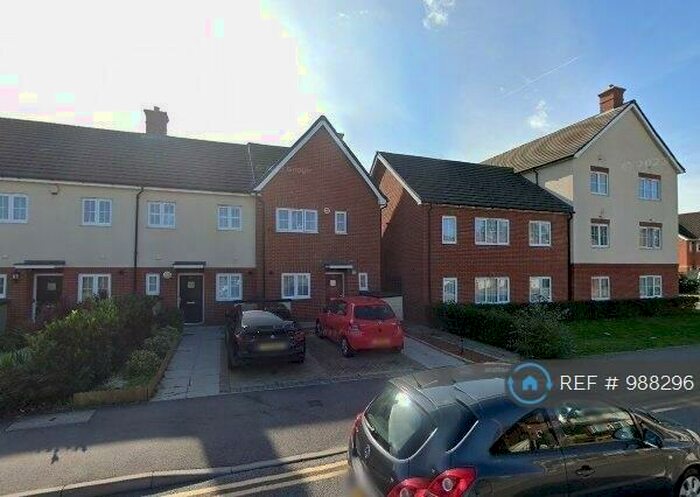 3 Bedroom End Of Terrace House To Rent In Long Furlong Drive, Slough, SL2