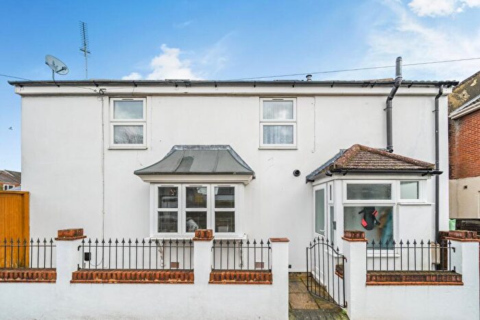 2 Bedroom Detached House For Sale In Peveril Road, Itchen, Southampton, Hampshire, SO19