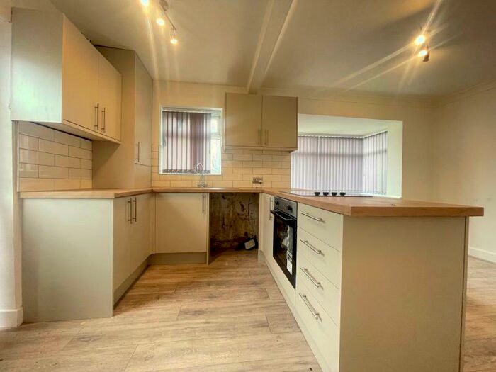 3 Bedroom Semi-Detached House To Rent In Lancastre Grove, Leeds, LS5