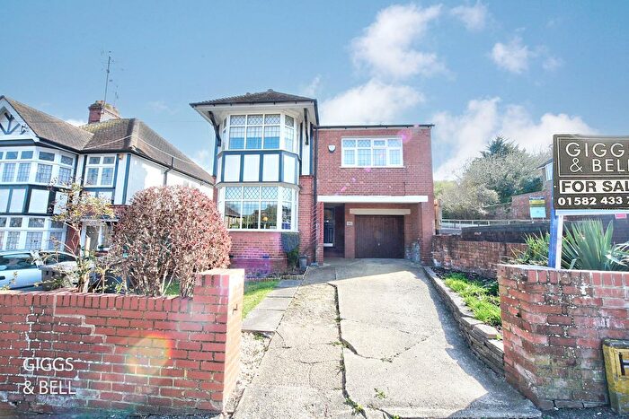 4 Bedroom Detached House For Sale In Cutenhoe Road, Luton, Bedfordshire, LU1
