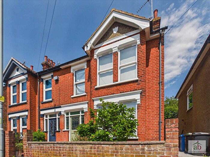 3 Bedroom Semi Detached House For Sale In Rushmere Road, East Ipswich, IP4