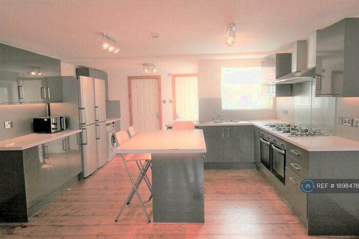 7 Bedroom Semi-Detached House To Rent In Moseley Road, Fallowfield, Manchester, M14