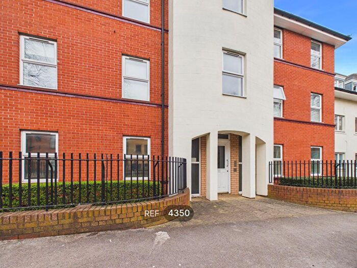 2 Bedroom Flat To Rent In , Hamilton Road, Carrington, Nottingham, NG5